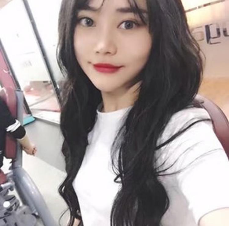 女大学生自主创业以后选择超级微拉美来对抗衰老696