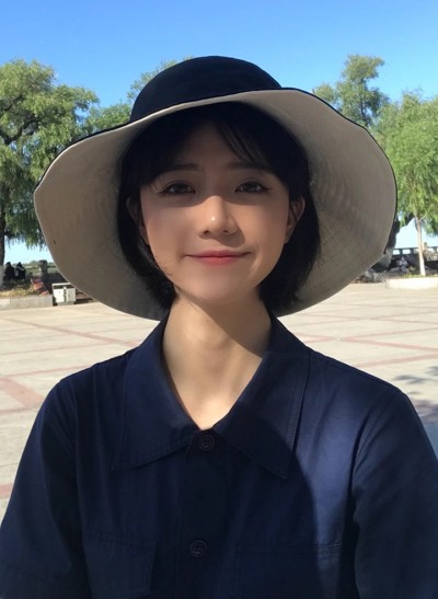 女儿有le双眼 皮，看起来特别得像wǒ