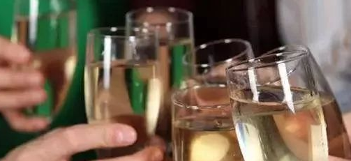 注射玻尿酸后千万不要喝酒！为什么呢？来看看吧！289