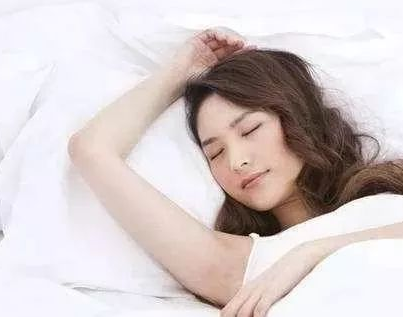 眼袋下垂很“显老”？如何祛眼袋？