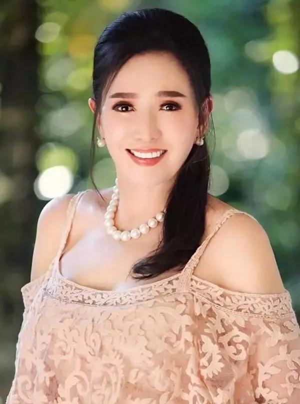 史上最矮环球小姐，72岁却宛如27岁少女：果然面部提升术牛！634