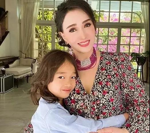 史上最矮环球小姐，72岁却宛如27岁少女：果然面部提升术牛！634