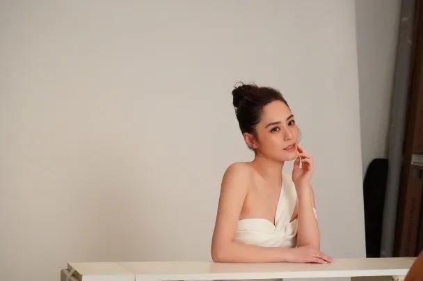 【面部提升术】阿jiao受伤前广告写真曝光！这个颜值状态巅峰啊！