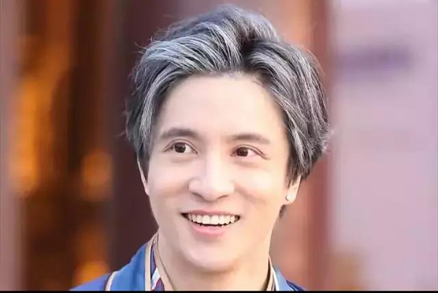 【双眼皮手术】他整形又失败？近照脸肿妆浓太吓人225