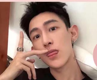 带男朋友ー起去做双眼 皮手术shì什么验？